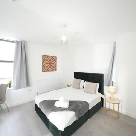 Ealing Broadway Great Stay 7-Minute Walk From The Underground Екстер'єр фото