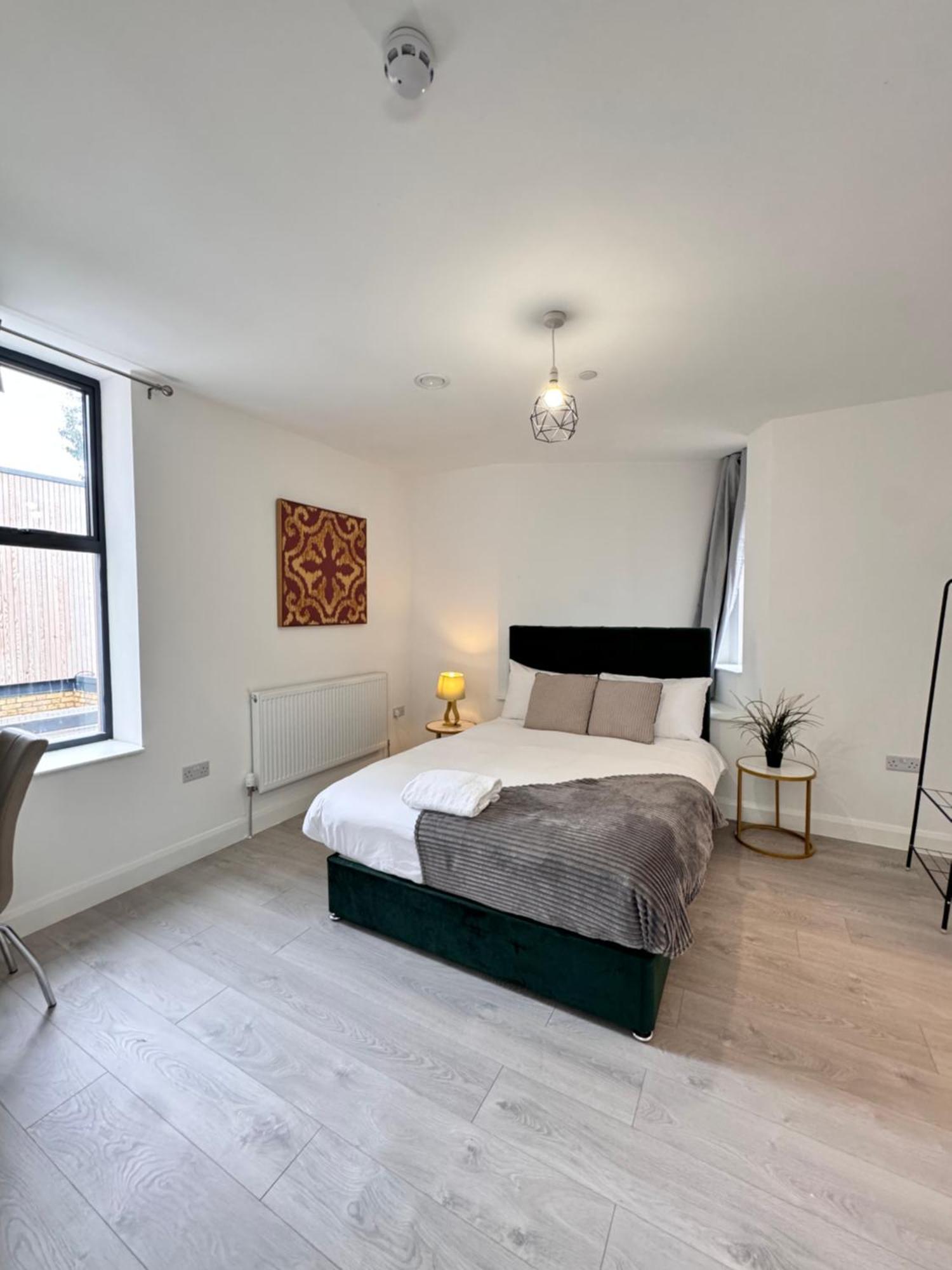 Ealing Broadway Great Stay 7-Minute Walk From The Underground Екстер'єр фото