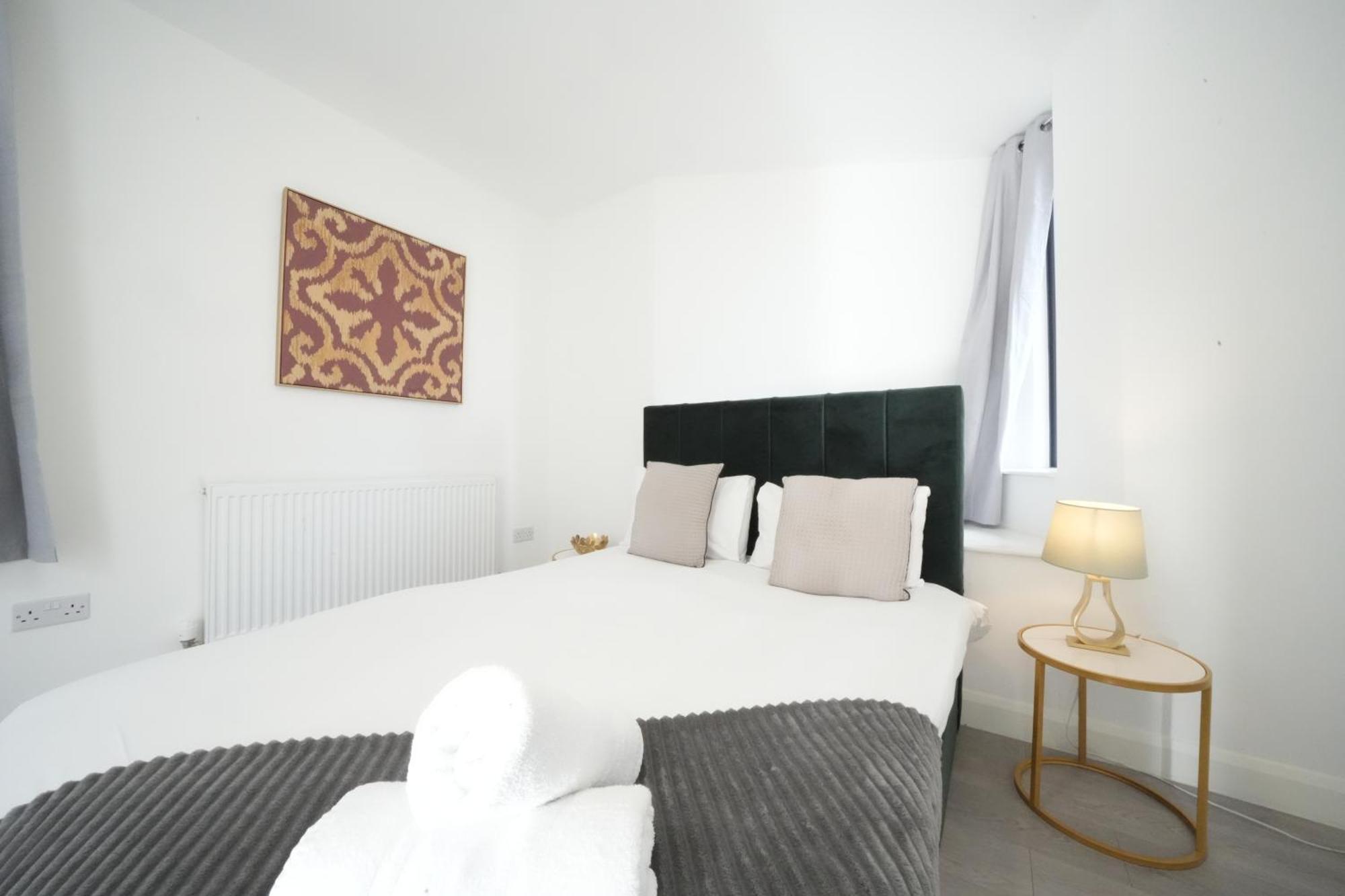 Ealing Broadway Great Stay 7-Minute Walk From The Underground Екстер'єр фото