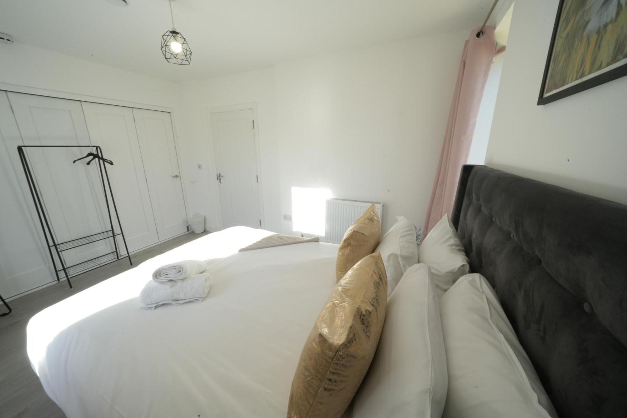 Ealing Broadway Great Stay 7-Minute Walk From The Underground Екстер'єр фото