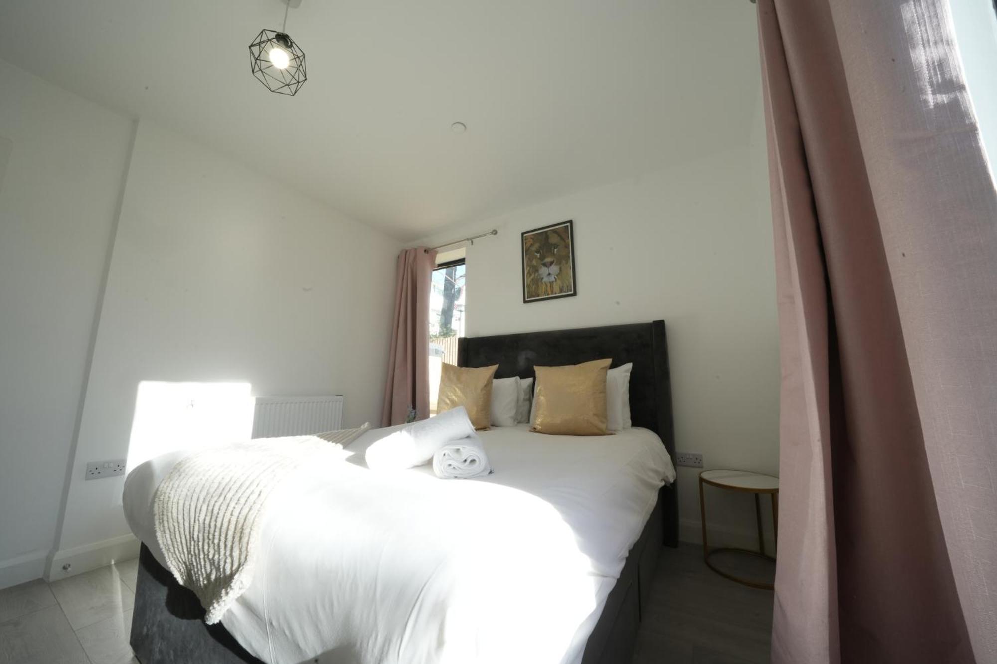 Ealing Broadway Great Stay 7-Minute Walk From The Underground Екстер'єр фото