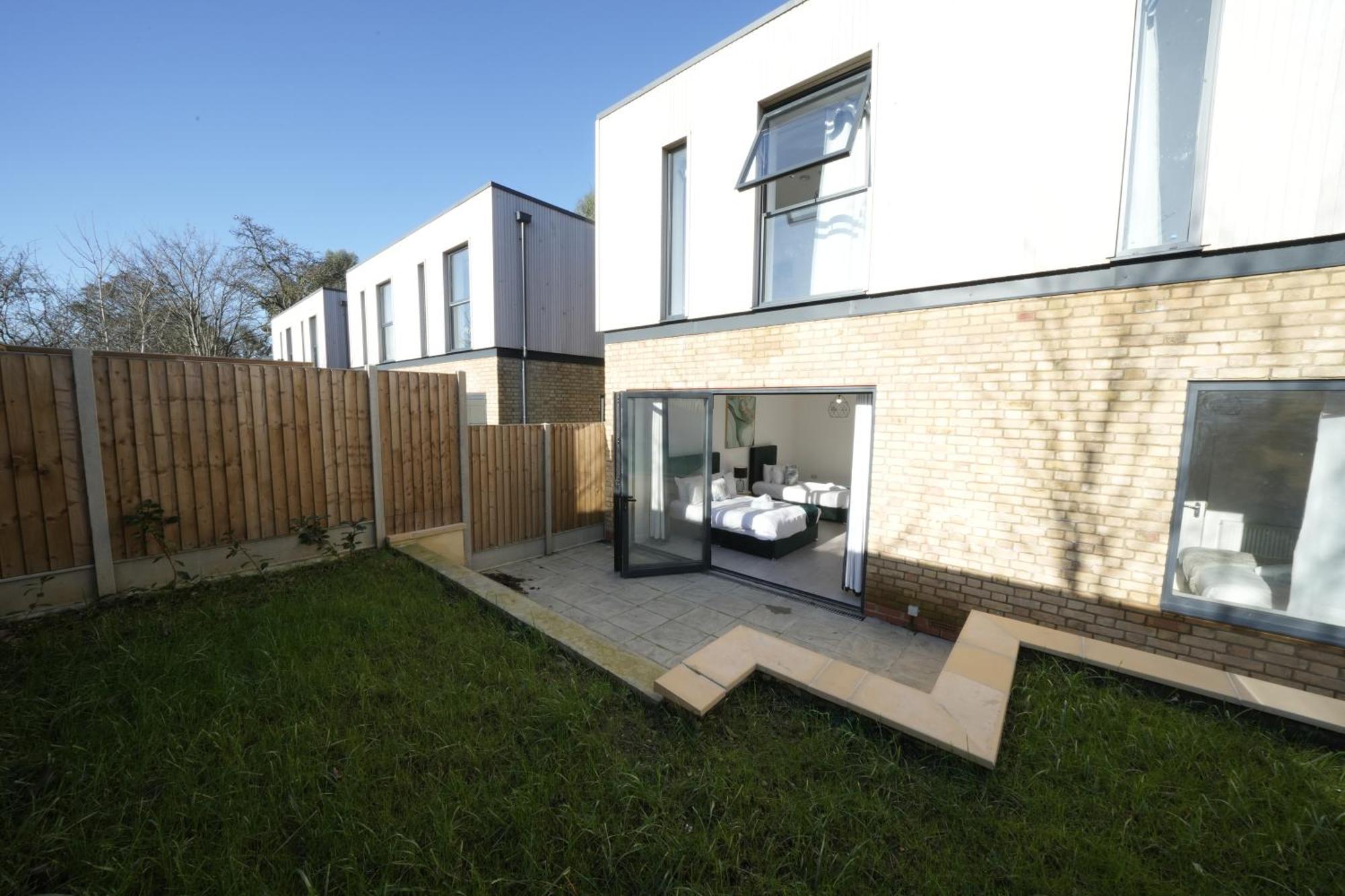 Ealing Broadway Great Stay 7-Minute Walk From The Underground Екстер'єр фото