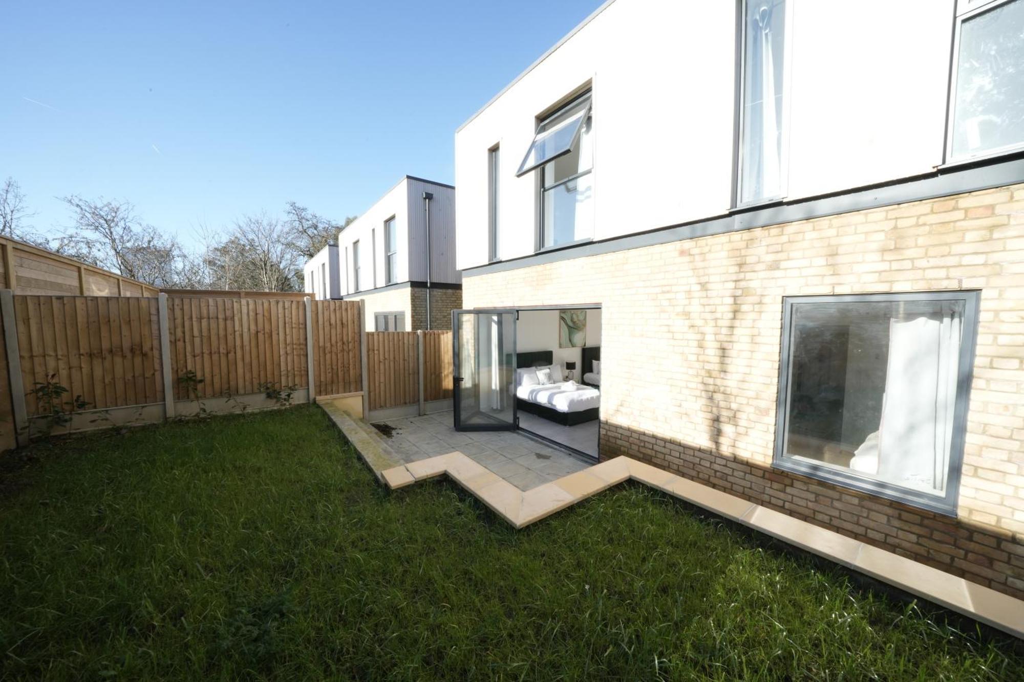 Ealing Broadway Great Stay 7-Minute Walk From The Underground Екстер'єр фото