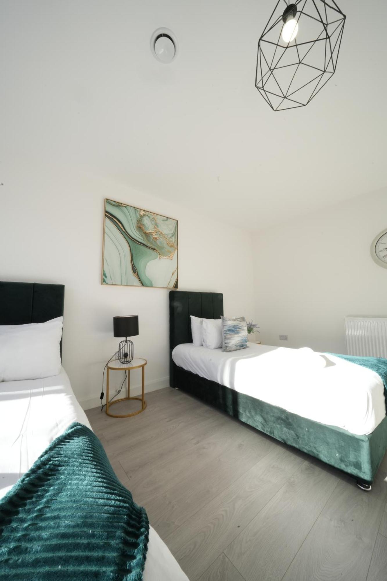 Ealing Broadway Great Stay 7-Minute Walk From The Underground Екстер'єр фото