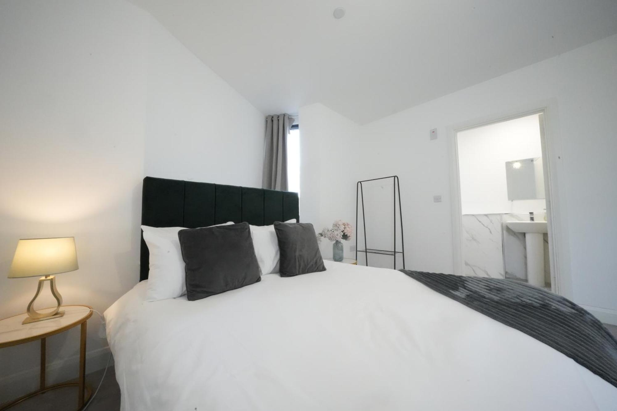 Ealing Broadway Great Stay 7-Minute Walk From The Underground Екстер'єр фото